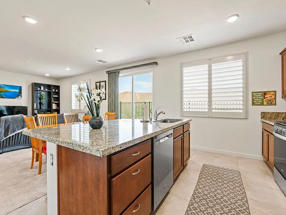 4928 Black Falcon Way