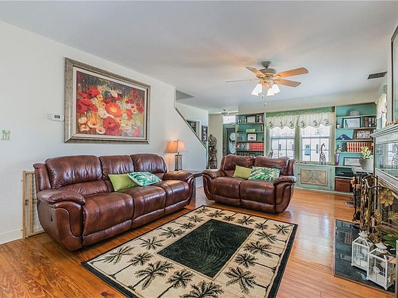 3rd image of 10 N Lake Dr