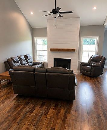 4th image of 1201 Shallowford St