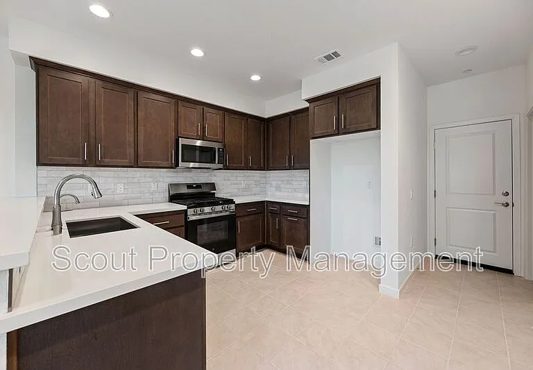 39529 Tannat Dr — Photo 10