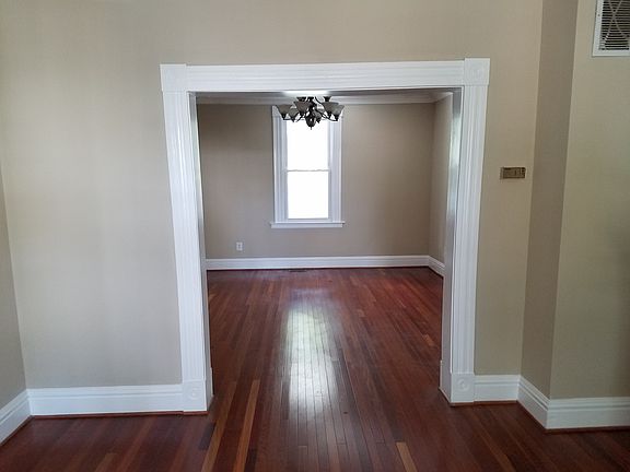 3rd image of 606 N 35th St