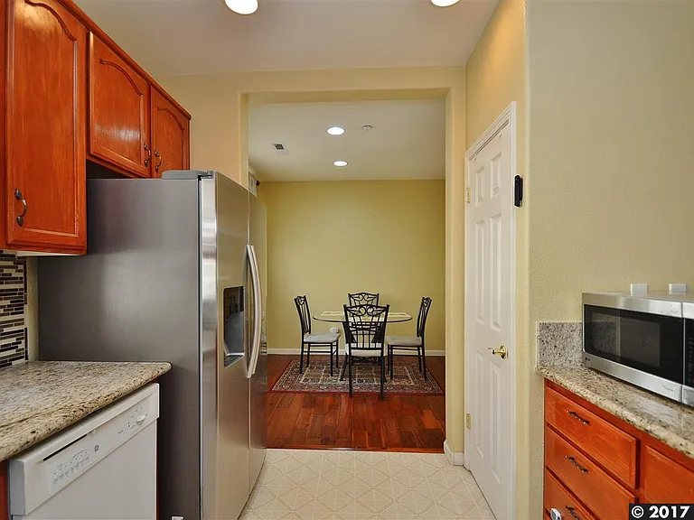 3570 Sequoia Cmn — Photo 7