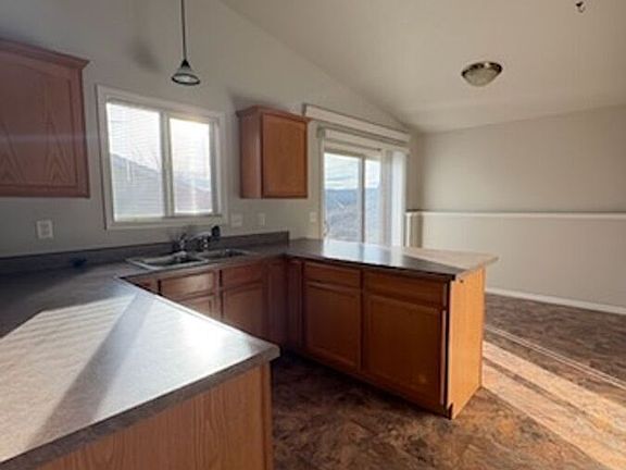 5th image of 1327 E Oakland St #A