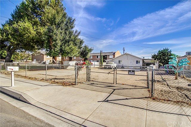 1st image of 25837 9th St