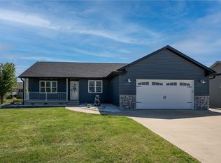 121 Driftwood Cir, Palo, IA 52324