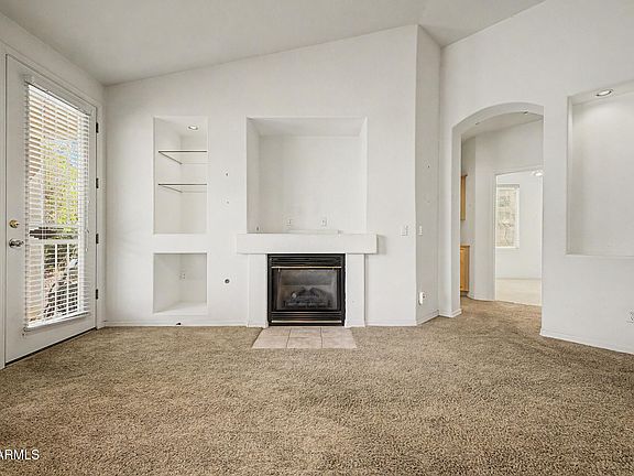 4th image of 1528 E LAREDO Street