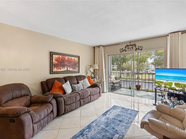 1000 Hillcrest Ct APT 214, Hollywood, FL 33021