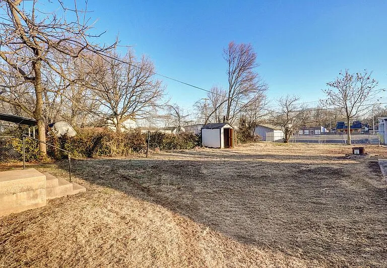 1816 W Olive St — Photo 14