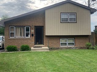 14 S Summit Ave, Villa Park, IL 60181