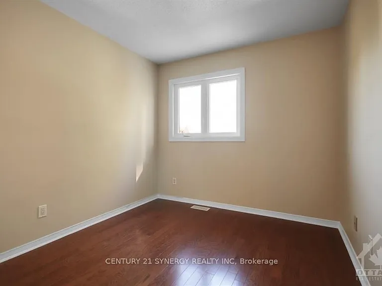 532 Pocono Cres — Photo 21