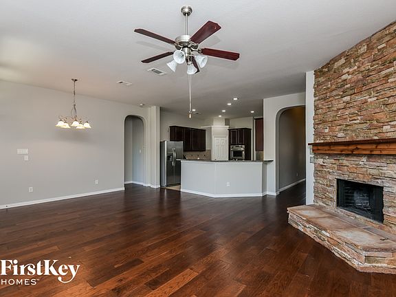 2nd image of 937 Tara Dr