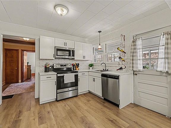 3rd image of 952 Andrew Hunter Rd