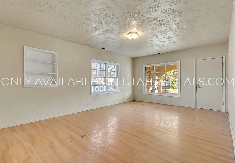 250 Franklin St — Photo 8