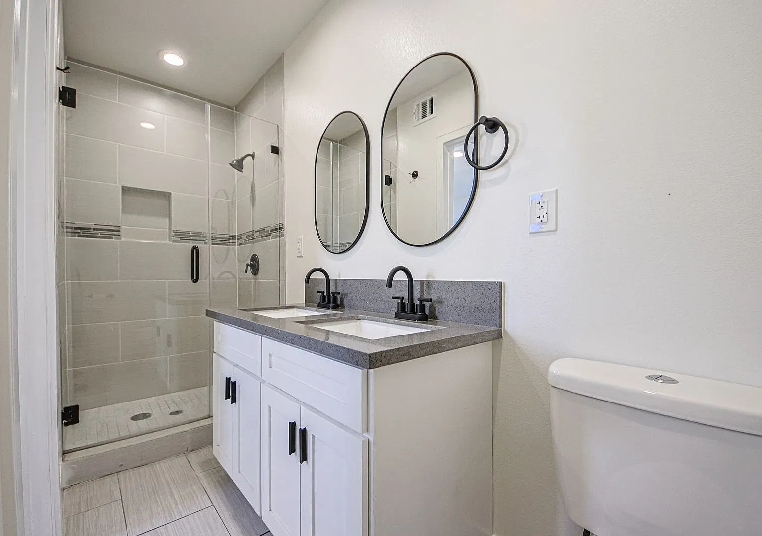 620 N Serrano Ave — Photo 4