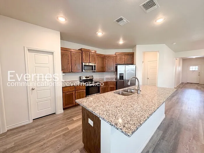 866 Freedom Cir — Photo 4