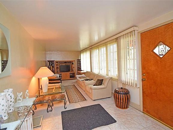 3rd image of 1010 Egan Hills Dr
