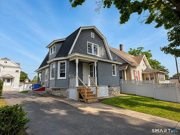 132 Clinton St — Photo 16