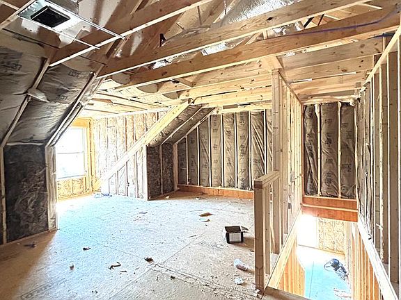 4th image of 401 Calvert St