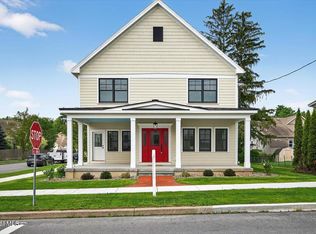 29 Newton Ave, Saratoga Springs, NY 12866