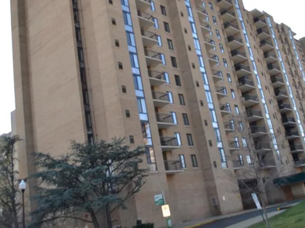 4500 S Four Mile Run Dr APT 823, Arlington, VA 22204