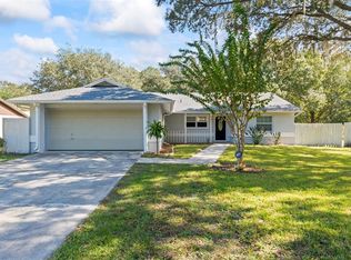2046 Linda Ln, Lutz, FL 33558