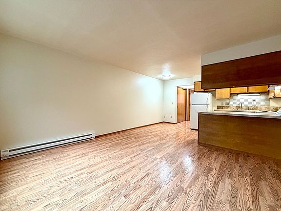 3rd image of 1802-1820 NE Schuyler St #1810