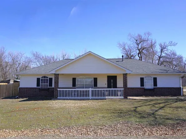 1302 N 9th St, Perry, OK 73077