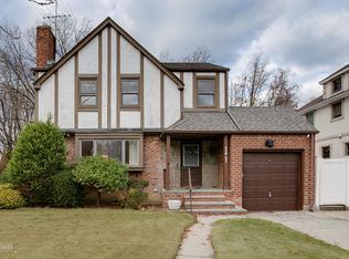 22021 77th Ave, Bayside, NY 11364