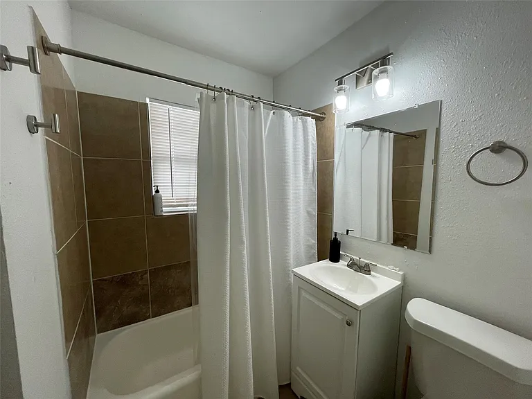 2409 Bastrop St #2 — Photo 6