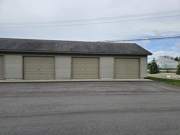 2nd image of 17948 Riverbluff Dr