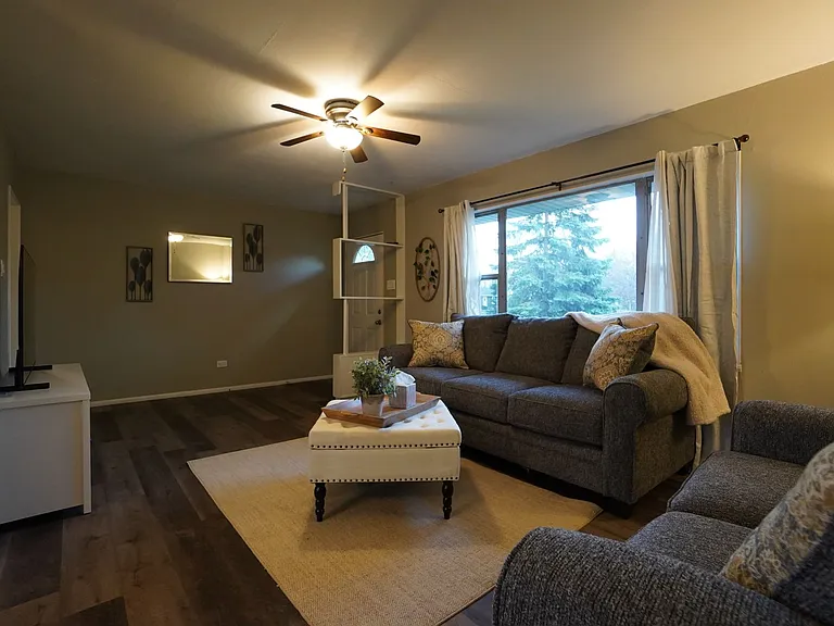 1200 Oakhurst Dr — Photo 3