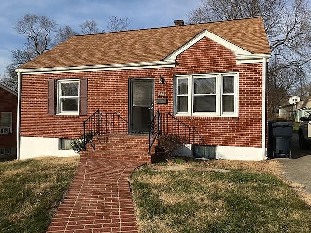 1st image of 222 Wentworth Ave NE