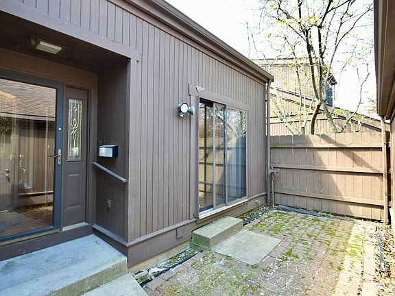 3rd image of 2101 Willowick Dr #B