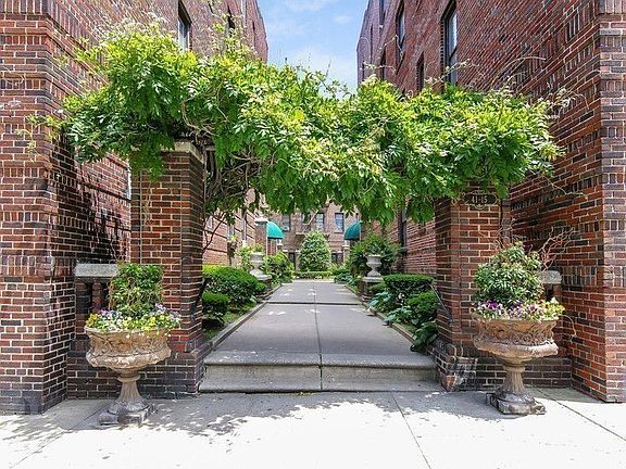 3rd image of 4115 51st St APT C11