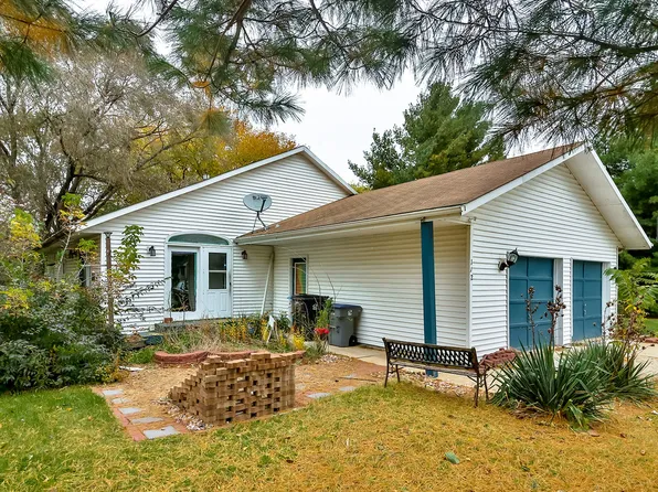 112 Liverpool Dr SE, Poplar Grove, IL 61065