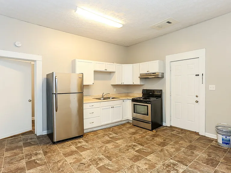 6129 Sorrell St NE — Photo 9