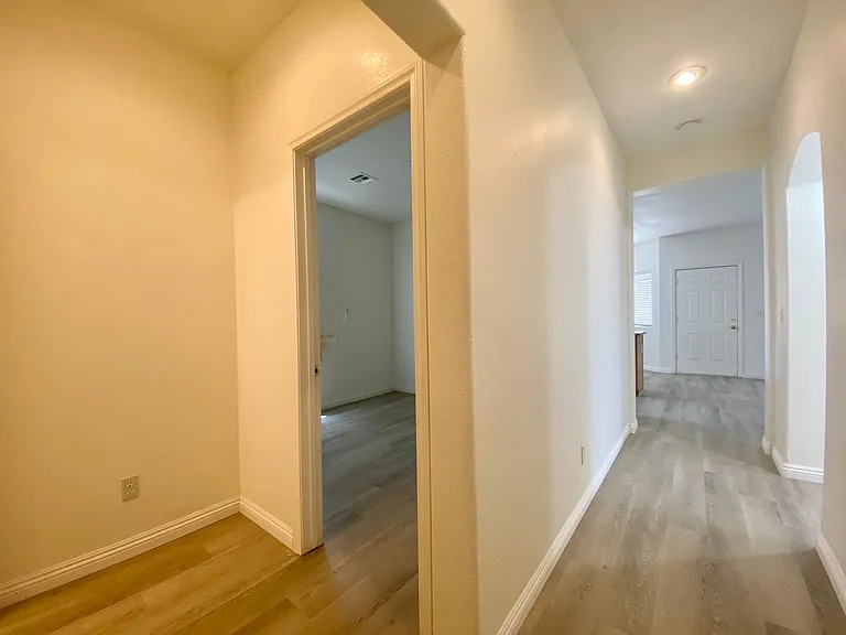 4033 Spring Line St — Photo 11