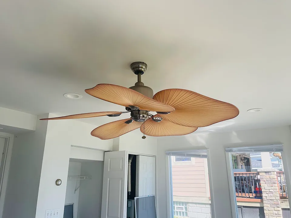 Fan to circulate air in the 4-Seasons room