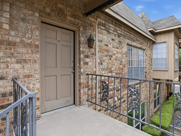 4345 Bellaire Dr S #235S — Photo 17