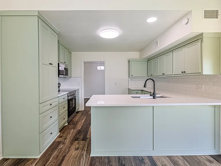 8308 Albany Ave — Photo 17