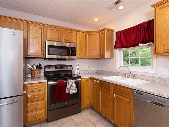 3rd image of 112 Sugar Mill Ln