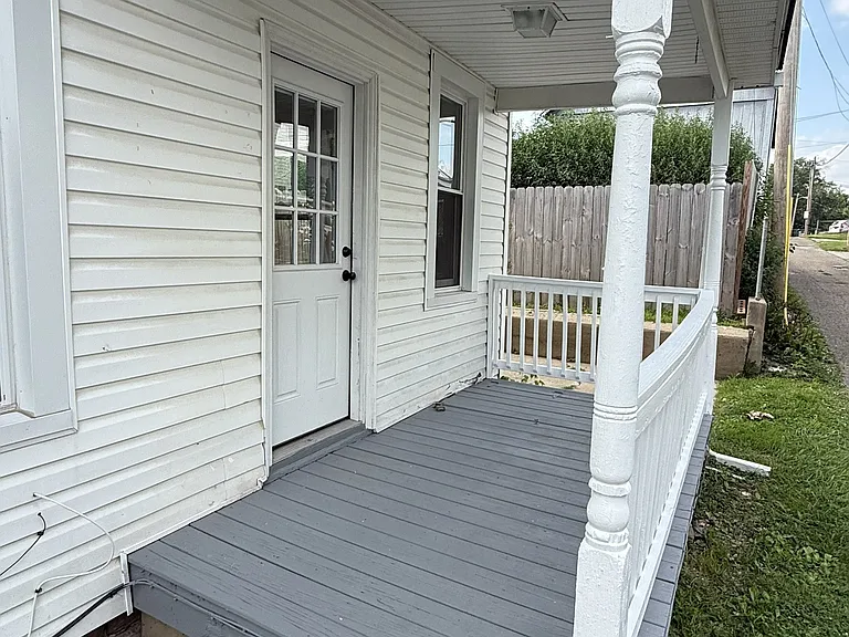242 Hoover St — Photo 4