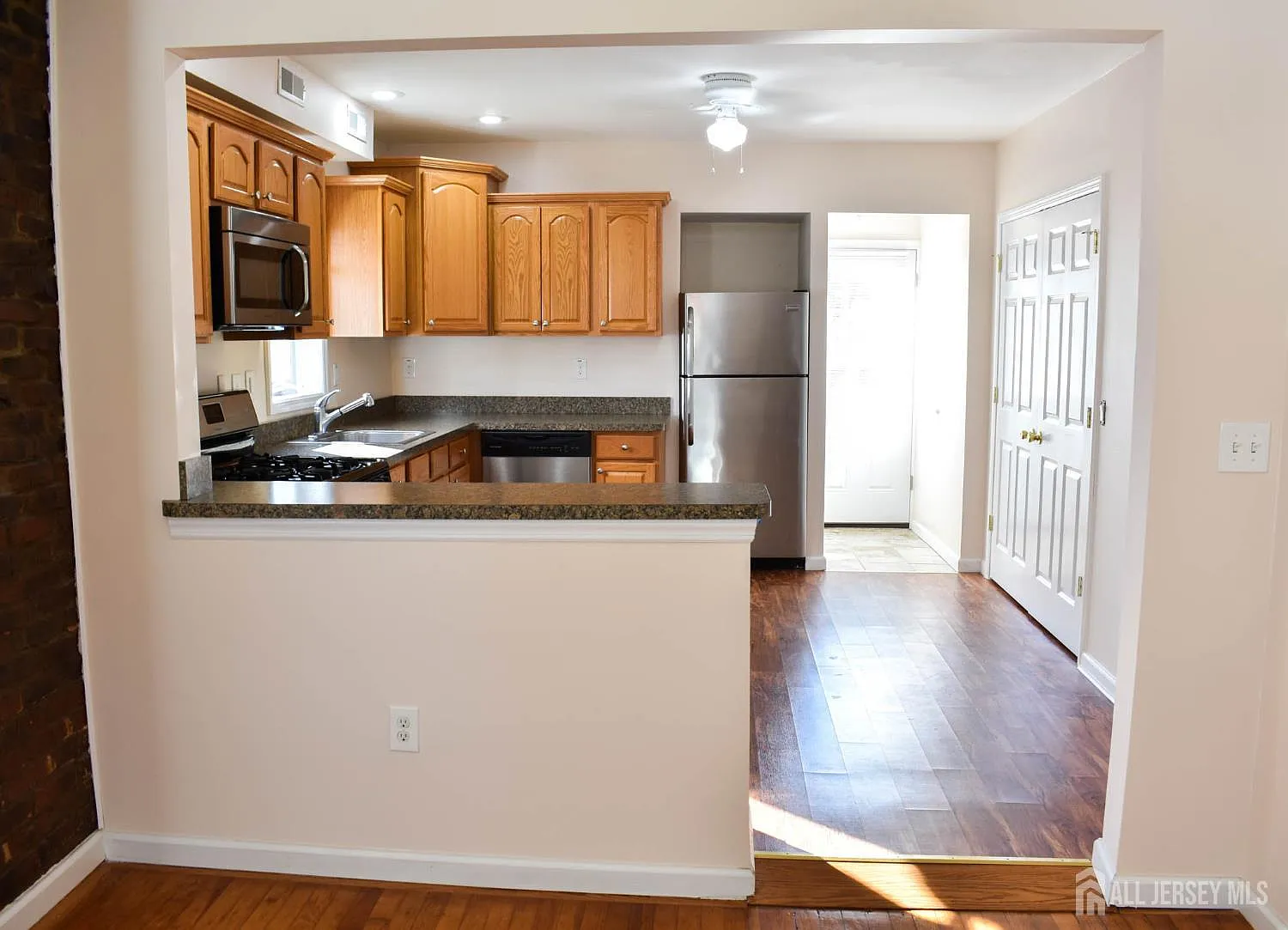 2 bed, 1.5 bath, $2,495 — Photo 4