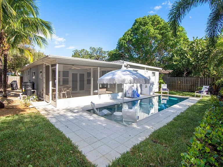 786 Dahlia Ln — Photo 21