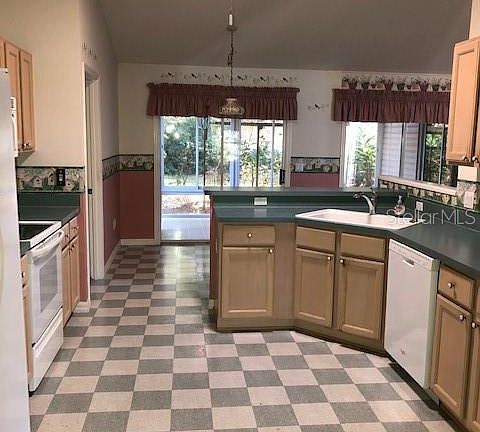 3rd image of 123 Chula Vista Ave