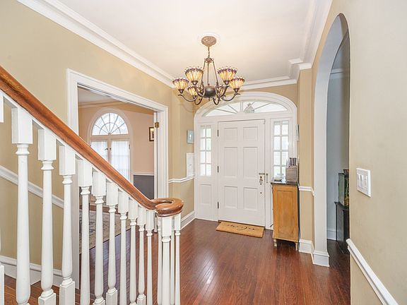 3rd image of 847 N Oak Park Ave