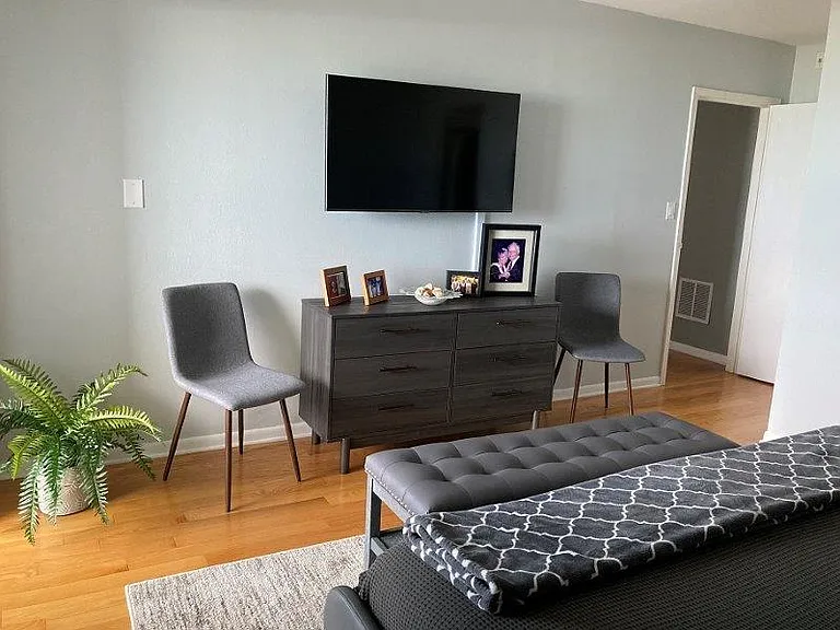 1055 W Peppertree Dr #501 — Photo 22