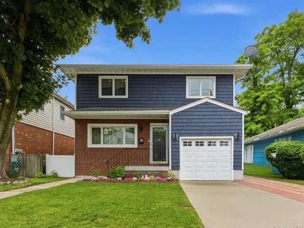 4 Pequot Avenue, Port Washington, NY 11050