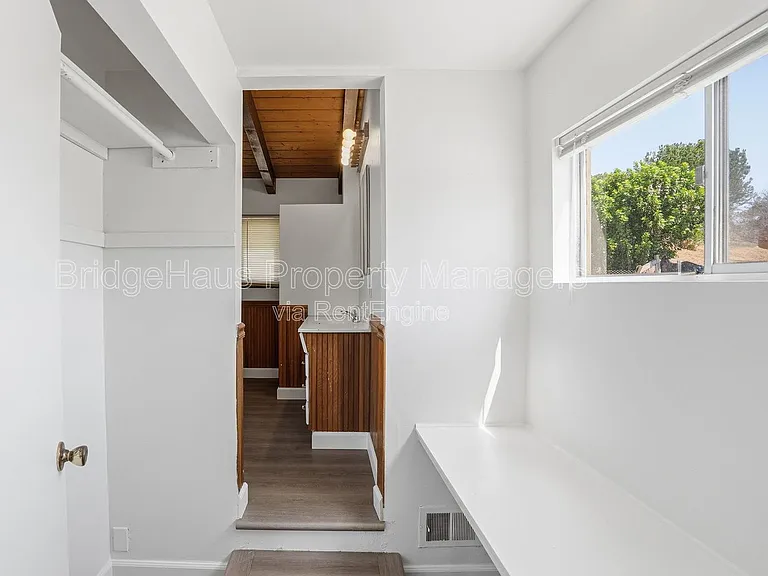 7562 Zemco Dr — Photo 24