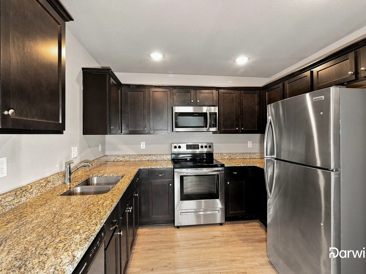 3 bed, 2.0 bath, 1253 sqft, $1,740 — Photo 3